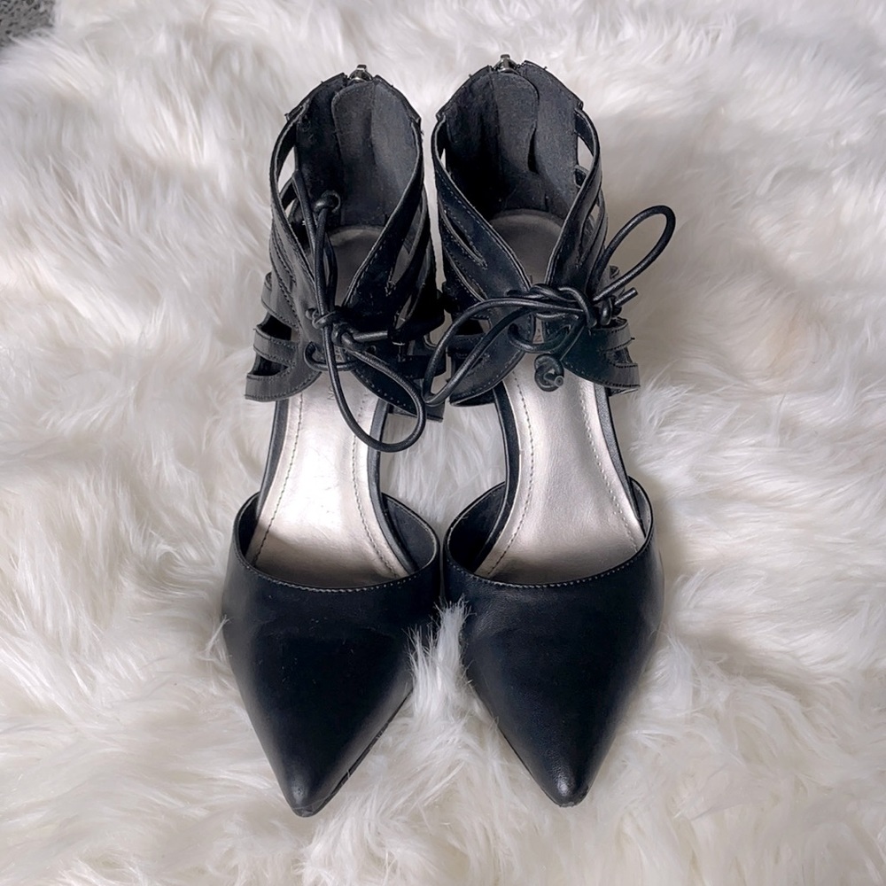Leather pumps